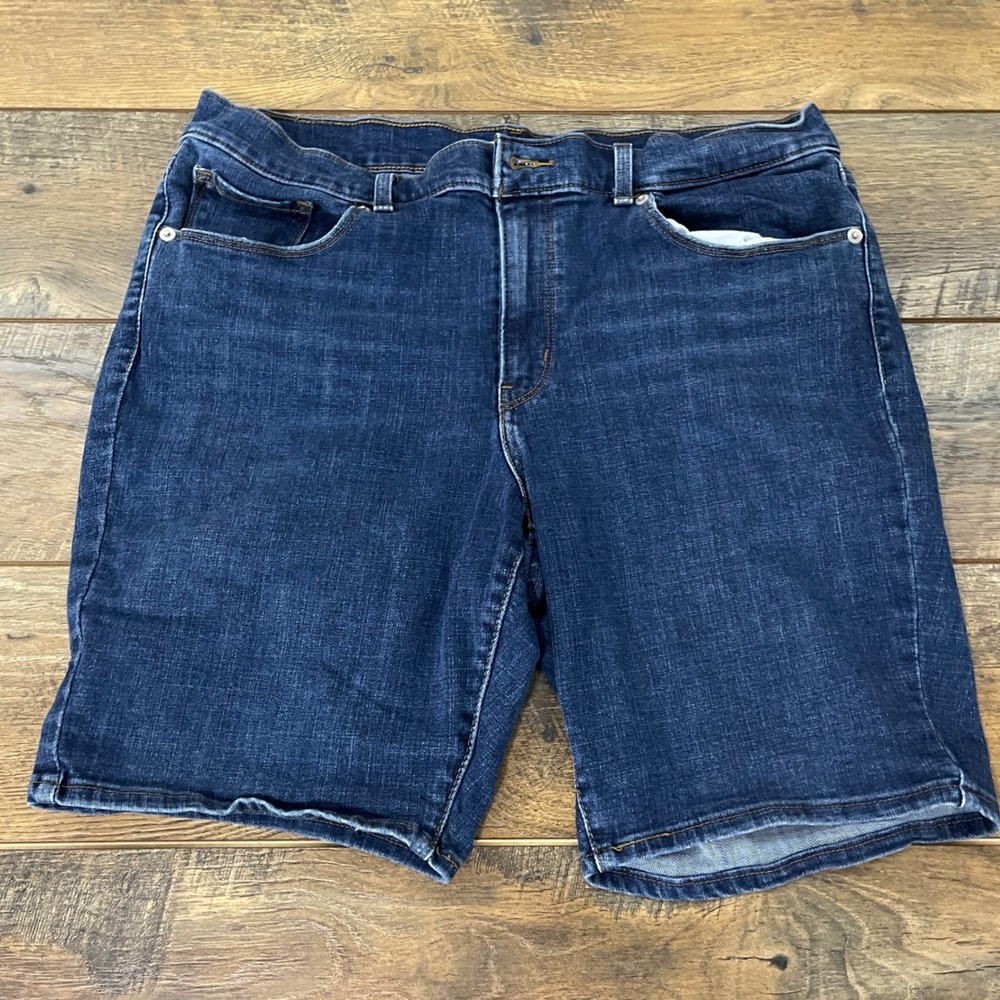 Levi Strauss & Co Womens Bermuda Shorts Blue Denim Dark Wash Size 32 Coastal